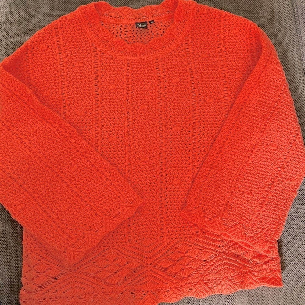 🍄Orangey Red Open Knit 3/4 length slight Bell sleeve sweater. Like New.